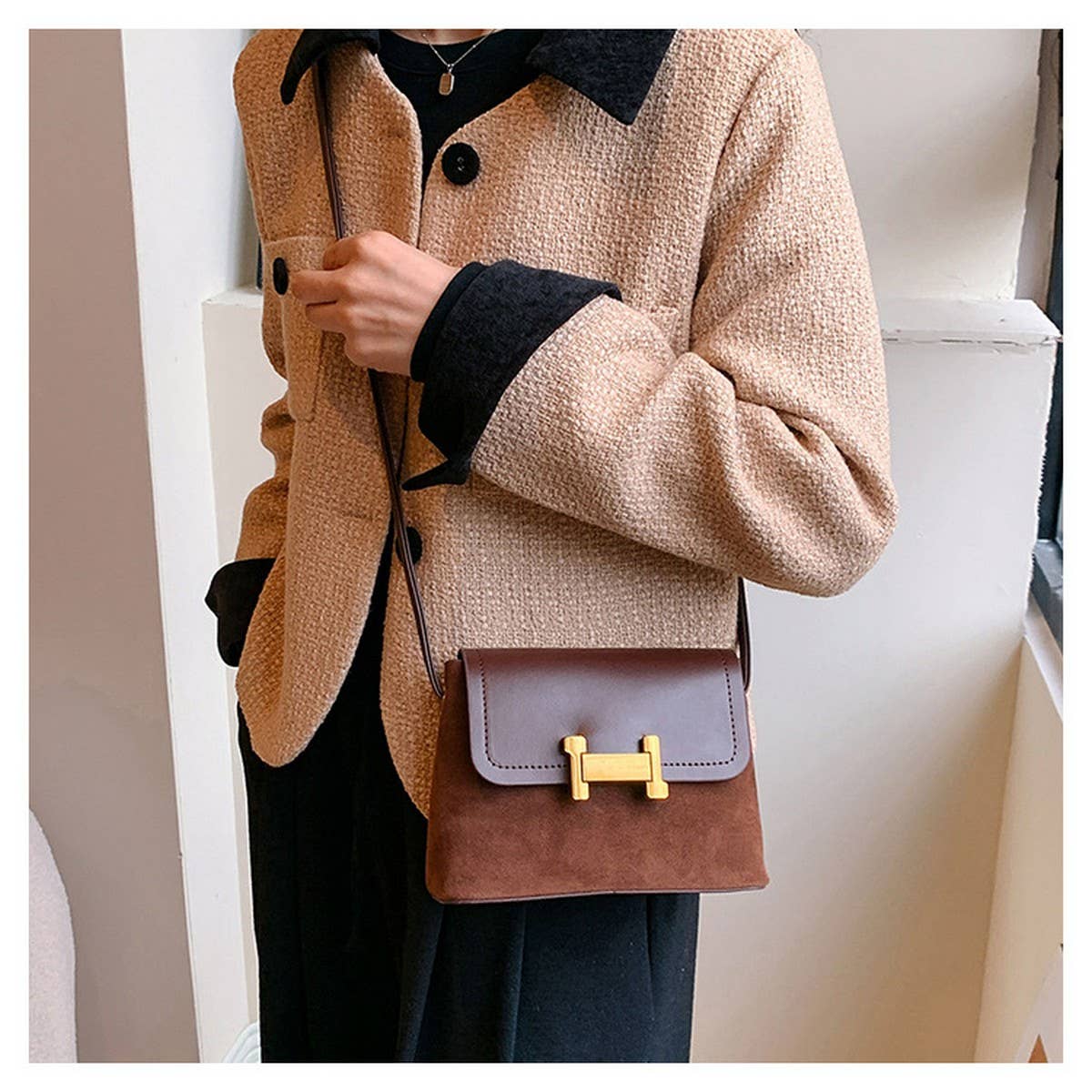 Classic Brown Crossbody Bag with Gold Clasp